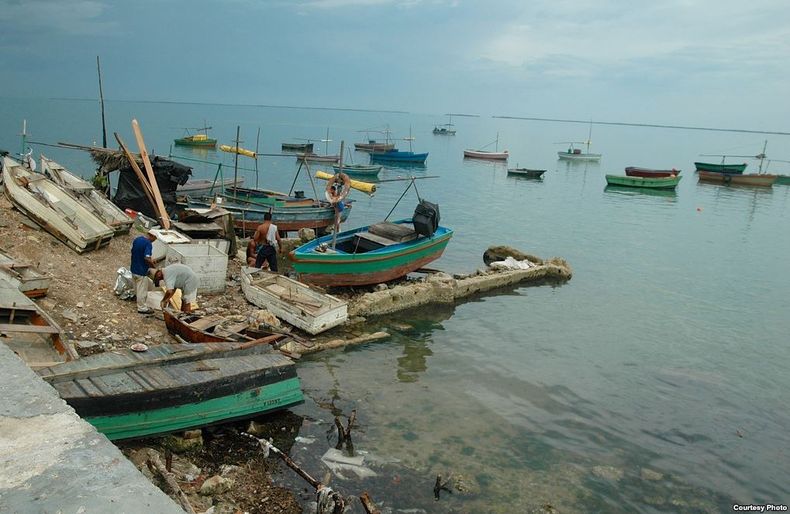 Los sobrevivientes aseguran que se lanzaron a nado porque desde la embarcación podían verse las costas cubanas.