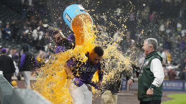 Díaz impulsa 7; Rockies superan a Diamondbacks por 13-10