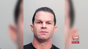 en corte hombre acusado de robar gasolina con tarjetas de creditos falsas en gasolineras de miami