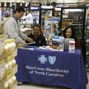 Sondeo AP-NORC: Latinos ven barreras culturales en salud