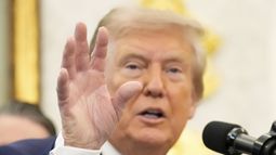 El presidente de EEUU, Donald Trump, habla durante un evento en el Despacho Oval de la Casa Blanca, en Washington, el martes 2 de septiembre de 2025. (AP Foto/Mark Schiefelbein)