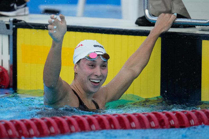 La puertorriqueña Kristen Romano celebra tras ganar la medalla de oro de los 200 metros combinados de los Juegos Centroamericanos y del Caribe, el martes 28 de julio de 2026, en Santo Domingo. (AP Foto/Fernando Vergara)
