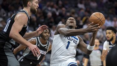 Sabonis debuta con doble-doble, Kings ganan a Wolves 132-119