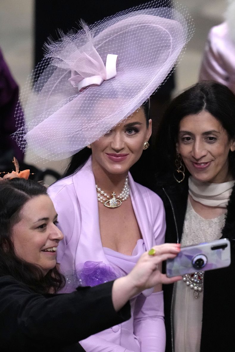 La cantante Katy Perry tras la ceremonia de coronación del rey Carlos III en la Abadía de Westminster, el sábado 6 de mayo de 2023. (AP Foto/Kirsty Wigglesworth, Pool)