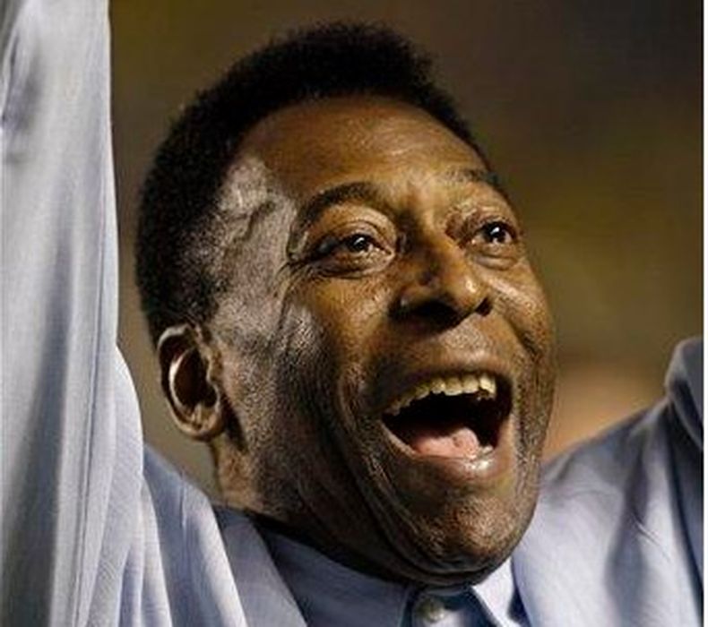 Pelé mejora de su condición de salud y salió de la unidad de cuidados intensivos, informó el martes el hospital brasileño donde está internado desde la semana pasada.