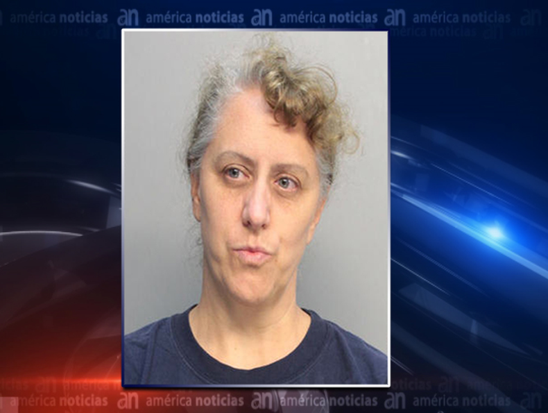 Una maestra de una escuela privada de Hialeah fue arrestada por presuntamente golpear a varios de sus alumnos.