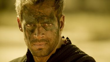 william levy impresiona en el trailer de su nueva pelicula, the veil, con su hijo christopher (video)