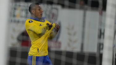 Sebastián Villa, de Boca Juniors de Argentina, festeja el segundo tanto de su equipo ante Colo-Colo de Chile, el miércoles 3 de mayo de 2023, en un partido de la Copa Libertadores, disputado en Santiago . (AP Foto/Esteban Félix)