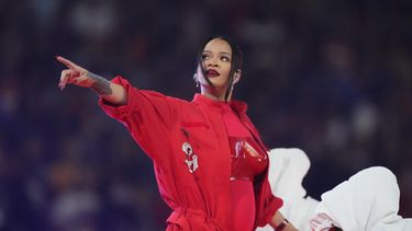 rihanna se presento en el super bowl embarazada