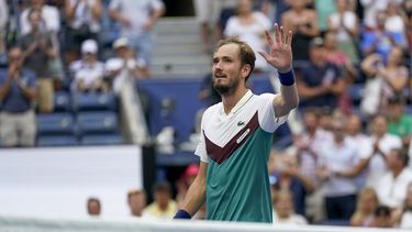 Daniil Medvedev celebra su victoria ante Andrey Rublev durante los cuartos de final del US Open, el miércoles 6 de septiembre de 2023, en Nueva York. (AP Foto/Seth Wenig)
