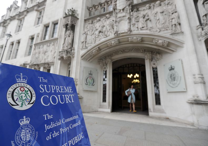 ARCHIVO - Entrada a la Corte Suprema en Londres, el 11 de septiembre de 2019. (AP Foto/Frank Augstein, archivo)