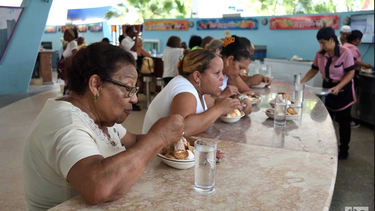 aumenta el precio de la bola de helado a 9 pesos en coppelia