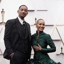 ARCHIVO - Will Smith, izquierda, y Jada Pinkett Smith llegan a los Oscar el 27 de marzo de 2022 en el Teatro Dolby de Los Ángeles. Pinkett Smith y su esposo Will Smith han tenido vidas completamente separadas desde 2016, dijo Pinkett Smith en una entrevista con Hoda Kotb. (Foto AP/Jae C. Hong, archivo)