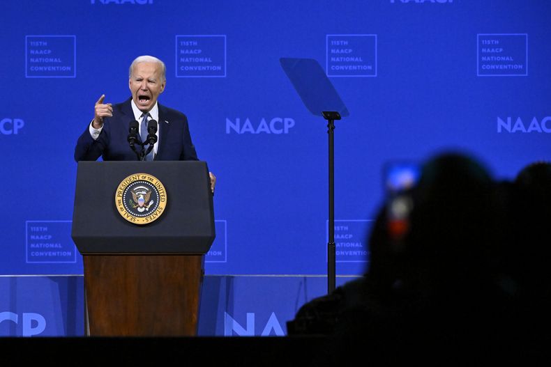 El presidente Joe Biden habla en la 115ª Convención Nacional de la NAACP en Las Vegas, el martes 16 de julio de 2024. (AP Foto/David Becker)