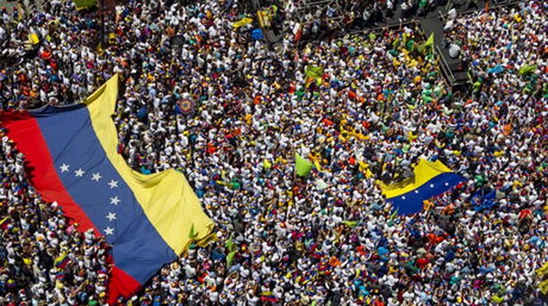 El nuevo secretario de la MUD, Jesús Torrealba, deberá conciliar tres tendencias para evitar la dispersión de esfuerzos o una división parte de los partidos de la MUD se inclina por participar en la elección de la Asamblea Nacional en 2015, pero Voluntad