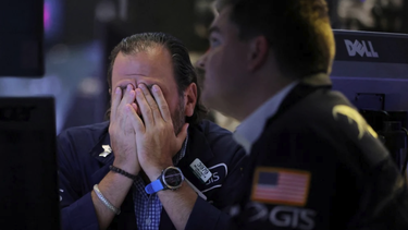 Wall Street cerró uno de sus peores meses en más de dos años por la incertidumbre sobre una recesión mundial