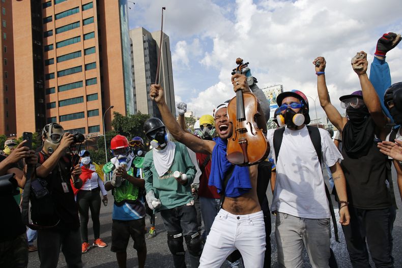 AMS-GEN_AP_EXPLICA-VENEZUELA_CRISIS_POLITICA-1.jpg