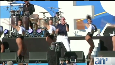 pitbull apadrina el nuevo crucero norwegian escape