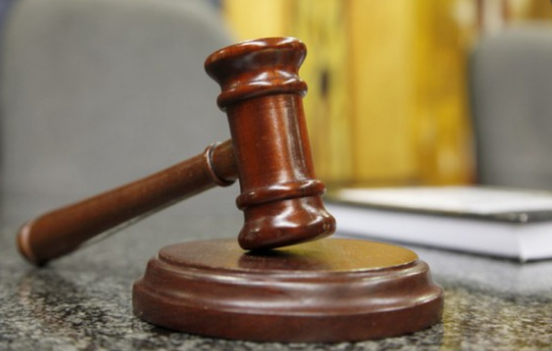 El Tribunal de Atención Permanente de Santo Domingo dictó tres meses de prisión preventiva para un cubano acusado de envasar y vender medicamentos falsos en su residencia en el sector Mirador del Este, informa la prensa local.