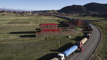 camiones varados en bolivia por protestas en peru