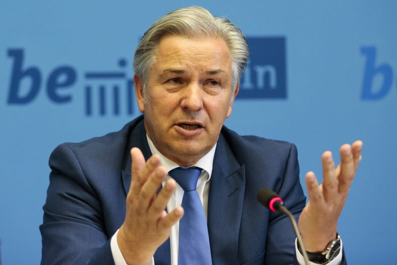 El carism&aacute;tico alcalde de Berl&iacute;n, Klaus Wowereit, cuya reputaci&oacute;n sufri&oacute; a causa de las disputas en torno de la construcci&oacute;n del nuevo aeropuerto internacional de la capital alemana, dijo el martes 26 de agosto de 2014 q