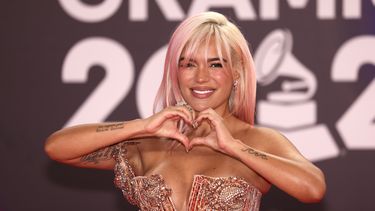 Karol G llega a la 24a entrega anual del Latin Grammy en Sevilla, España, el jueves 16 de noviembre de 2023. (Foto Vianney Le Caer/Invision/AP)