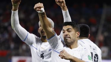 Uruguay derrota 2-0 a Chile. ¿Fin de la Generación Dorada?