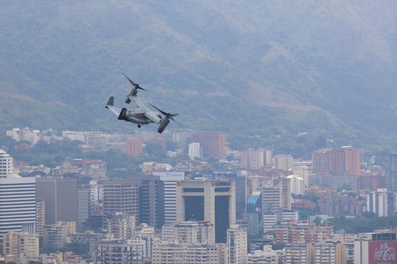 La embajada de Estados Unidos realiza un simulacro de evacuación aérea y de emergencia el sábado 23 de mayo de 2026, en Caracas, Venezuela. (AP Foto/Pedro Mattey)
