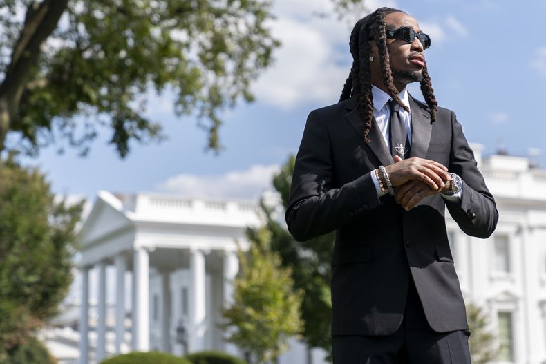 ARCHIVO - Quavo posa para un retrato en la Casa Blanca en Washington el 20 de septiembre de 2023. Quavo será el anfitrión de la Cumbre inaugural de la Rocket Foundation en el Centro Carter en Atlanta el martes. (Foto AP/Stephanie Scarbrough, archivo)