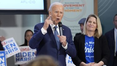 El presidente Joe Biden habla durante un evento el miércoles 10 de julio de 2024, en Washington. (AP Foto/Evan Vucci)