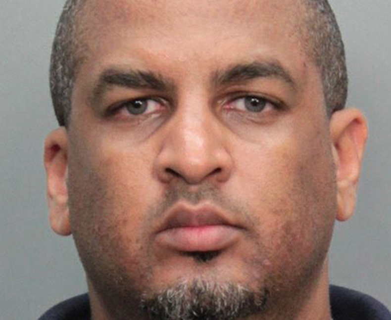 a policía está investigando después de que se encontró a un oficial de la Administración de Seguridad del Transporte (TSA) que estaba fuera de servicio muerto en un barrio del Northwest de Miami-Dade.