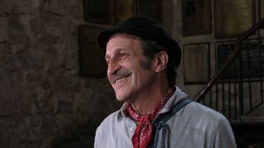 El director Daniel Giménez Cacho de la película Juana habla durante una entrevista en el Festival Internacional de Cine de Morelia, en México, el jueves 16 de octubre de 2025. (Foto AP/Berenice Bautista)