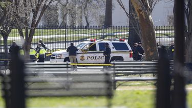 hombre muere tras disparase a si mismo frente a casa blanca