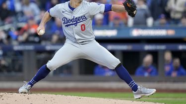 Jack Flaherty, lanzador de los Dodgers de Los Ángeles, trabaja frente a los Mets de Nueva York en el quinto juego de la Serie de Campeonato de la Liga Nacional, el viernes 18 de octubre de 2024 (AP Foto/Ashley Landis)