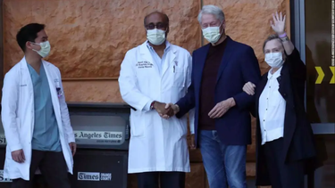 dan de alta al expresidente bill clinton luego de pasar cinco dias en un hospital de california debido a una infeccion