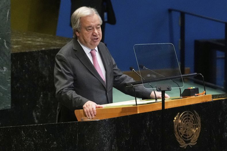 El secretario general de Naciones Unidas, António Guterres en un discurso ante la Asamblea General de las Naciones Unidas, el lunes 2 de junio de 2025, en la sede de la ONU en Nueva York. (AP Foto/Richard Drew)
