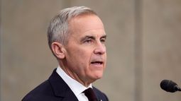 El primer ministro canadiense Mark Carney en una conferencia de prensa, el 26 de noviembre de 2025, en Ottawa. (Adrian Wyld/The Canadian Press via AP)