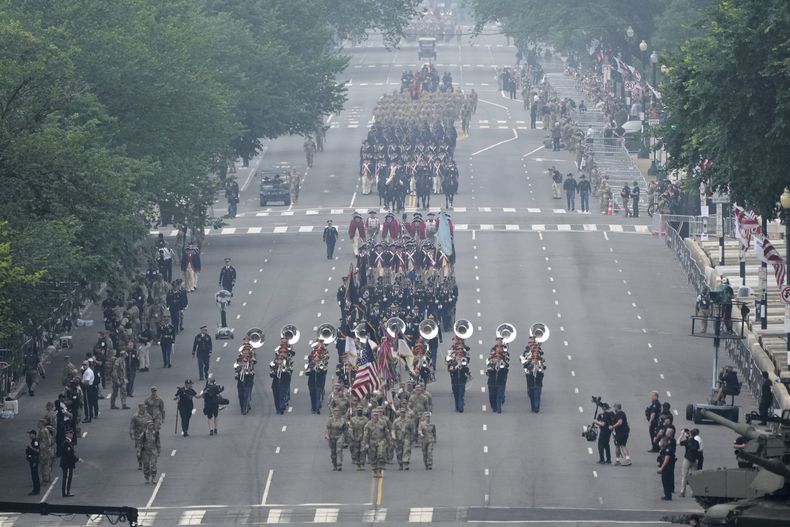 Desfile militar conmemorativo del 250mo aniversario del Ejército de EEUU, coincidiendo con el 79no cumpleaños del presidente Donald Trump, el sábado 14 de junio de 2025, en Washington. (AP Foto/Jacquelyn Martin)