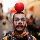 Estudiantes universitarios y artistas protestan en Bogotá, Colombia, el lunes 21 de septiembre de 2026, contra los recortes presupuestarios propuestos para las artes y la cultura por el gobierno del presidente colombiano Abelardo de la Espriella. (AP Foto/Fernando Vergara)