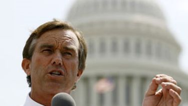 Robert F. Kennedy Jr. felicita que Obama comience a desmontar la política equivocada que su tío y su padre fueron responsables de aplicar.
