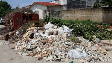 Basurero en la esquina: una de las imágenes habituales en la Cuba de los Castro.