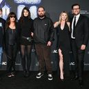 Rob Reiner, de izquierda a derecha, Michele Singer Reiner, Romy Reiner, Nick Reiner, Maria Gilfillan y Jake Reiner llegan al estreno de Spinal Tap II: The End Continues el martes 9 de septiembre de 2025 en The Egyptian Theatre Hollywood en Los Ángeles. (Foto Richard Shotwell/Invision/AP)
