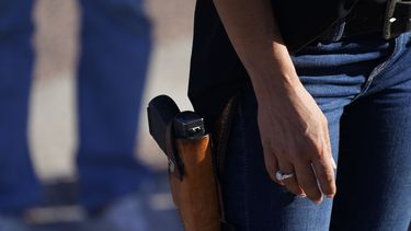 EEUU podría permitir a congresista portar arma en Congreso