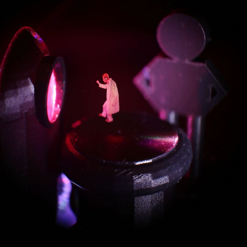 AMN-CIE_MEJOR_QUE_LOS_HOLOGRAMAS-0.jpg
