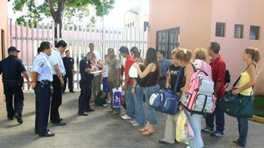 americateve | En el grupo de emigrantes viajaba un menor.