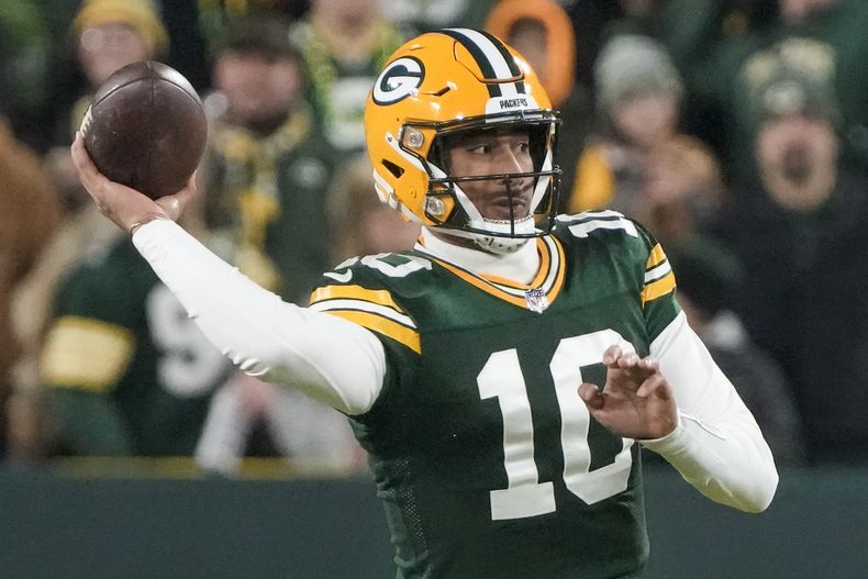 ARCHIVO - El quarterback Jordan Love de los Packers de Green Bay lanza un pase ante los Vikings de Minnesota, el 1 de enero de 2023. (AP Foto/Morry Gash)