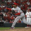 Rojos cortan racha de 6 derrotas; vencen a Cardenales