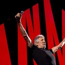 ARCHIVO - Roger Waters se presenta en el Barclays Arena de Hamburgo, Alemania, el 7 de mayo de 2023, para dar inicio a su gira This Is Not A Drill por Alemania. La administración de Biden opinó sobre la controversia del cofundador de Pink Floyd, Roger Waters, y sus recientes actuaciones en Alemania, que algunos han considerado antisemitas. El Departamento de Estado dijo el martes que Waters tiene un largo historial de uso de tropos antisemitas para denigrar al pueblo judío. (Daniel Bockwoldt/dpa vía AP, archivo)