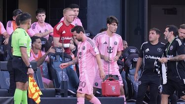 El delantero de Inter Miami Lionel Messi sale de la cancha durante el encuentro de la Leagues Cup ante Nexaca el sábado 2 de agosto del 2025. (AP Foto/Rebecca Blackwell)
