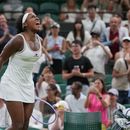 la estadounidense Coco Gauff celebra después de ganar sobre la hora a la suiza Belinda Bencic en el partido del torneo individual femenino del Campeonato de Tenis de Wimbledon, el domingo 5 de julio de 2026, en Londres. (AP Foto/Kin Cheung)